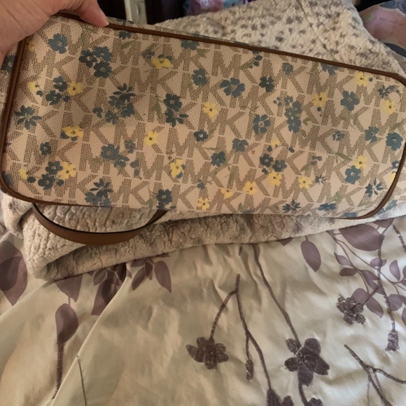 Michael Kors - Picture 2 of 4